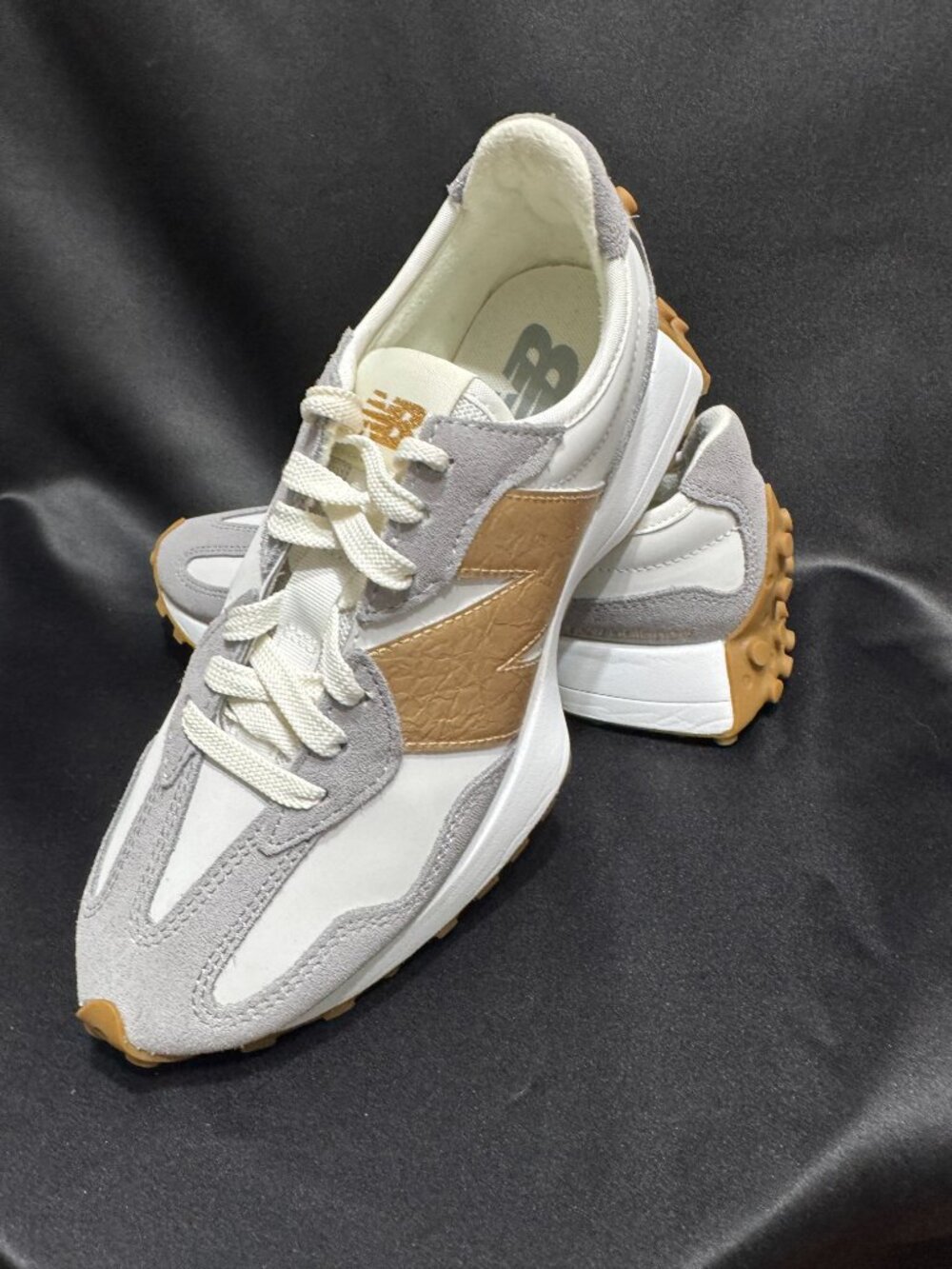 Women's New Balance 327 Size 8 - Picture 4 of 5